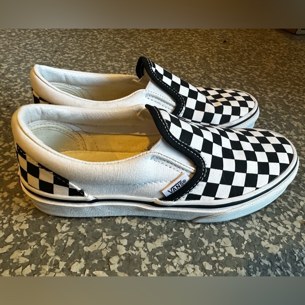 Kids Classic Slip-On Checkerboard Shoe Size 2- black & white